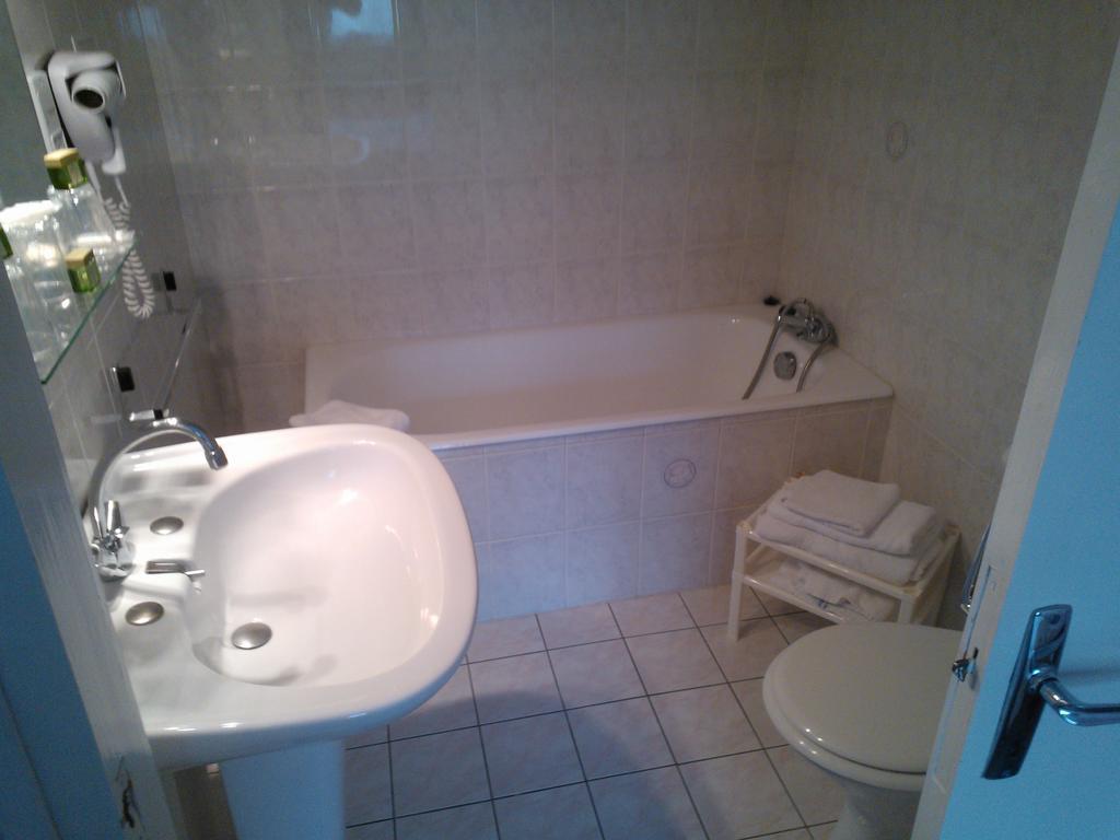 Logis Le Franco Belge Otel Monthermé Oda fotoğraf