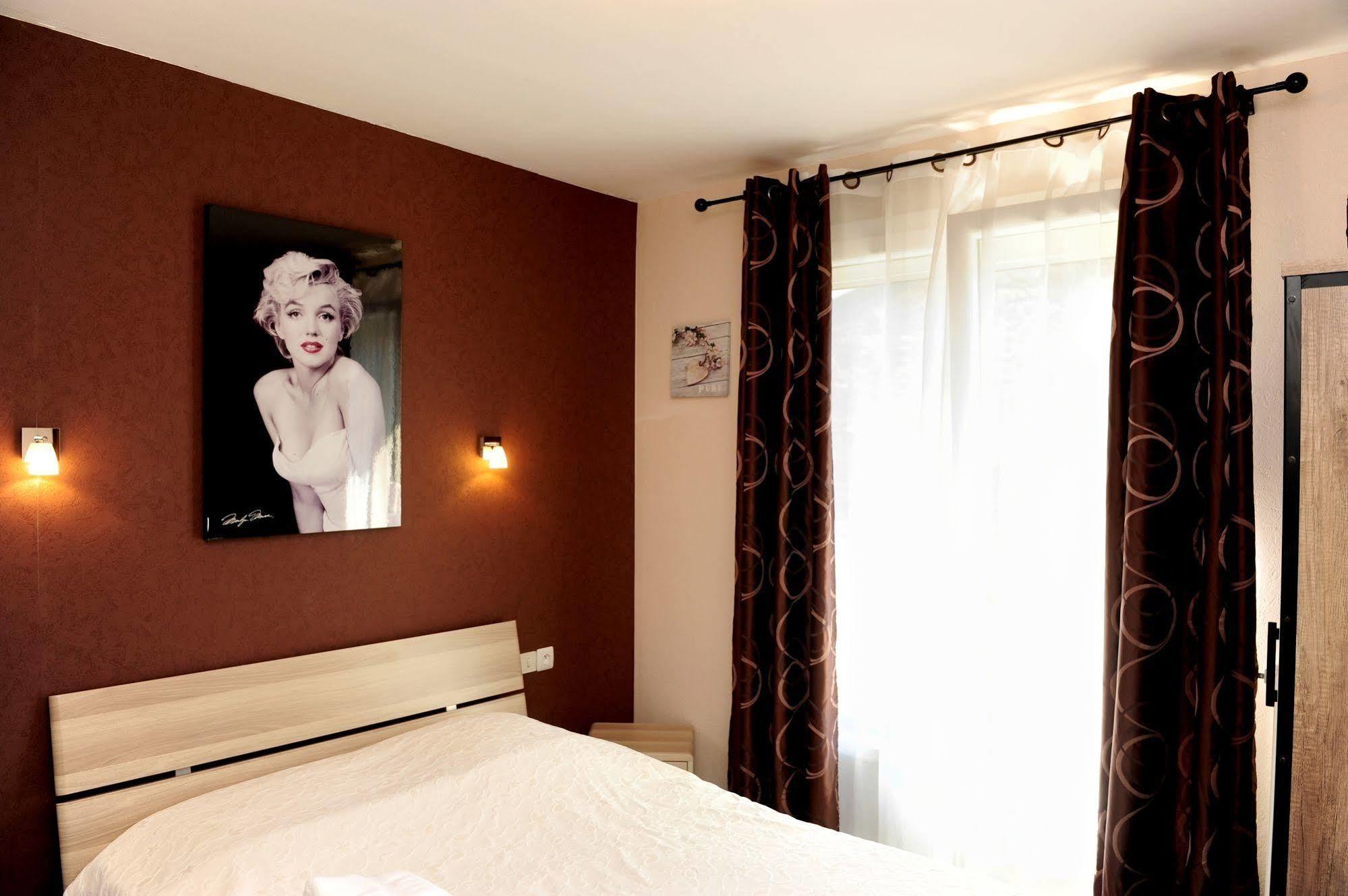 Logis Le Franco Belge Otel Monthermé Dış mekan fotoğraf